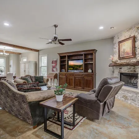 Hill Country Escape Hot Tub Pet Friendly Vila